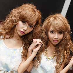 整形を公表している双子モデル・吉川ちえ＆ちか／写真は2015年4月撮影（C）モデルプレス