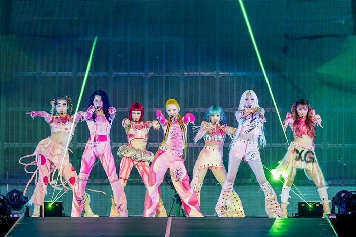 (左から)HARVEY、CHISA、JURIN、COCONA、HINATA、 MAYA、JURIA「XG 1st WORLD TOUR “The first HOWL” FINAL Landing at TOKYO DOME」(提供写真)