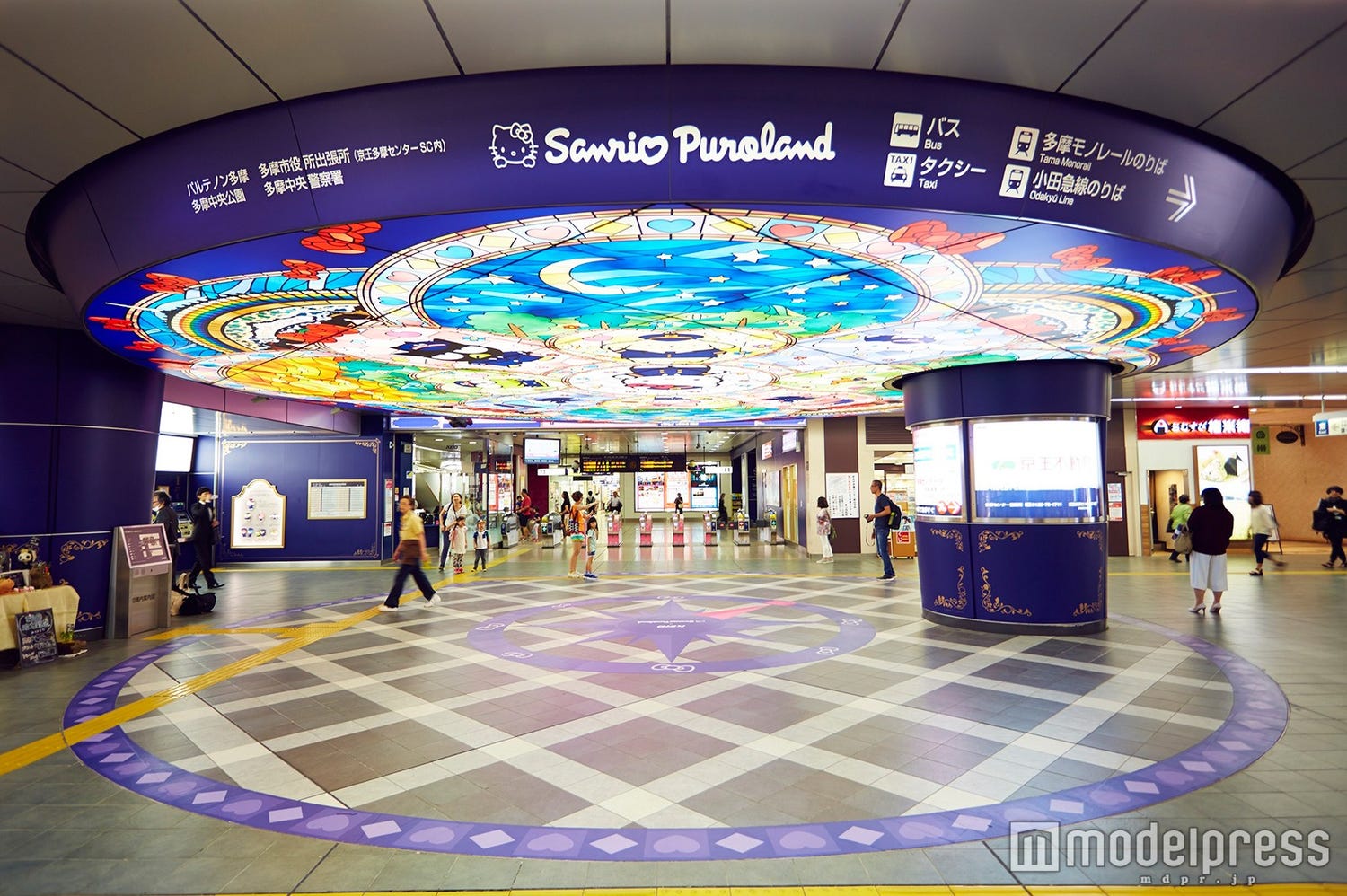 サンリオキャラの駅装飾が完成 京王電鉄の駅が“ピューロランド仕様”に