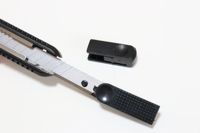 マグネット付カッター（ブラック、9mm）　取り替え可