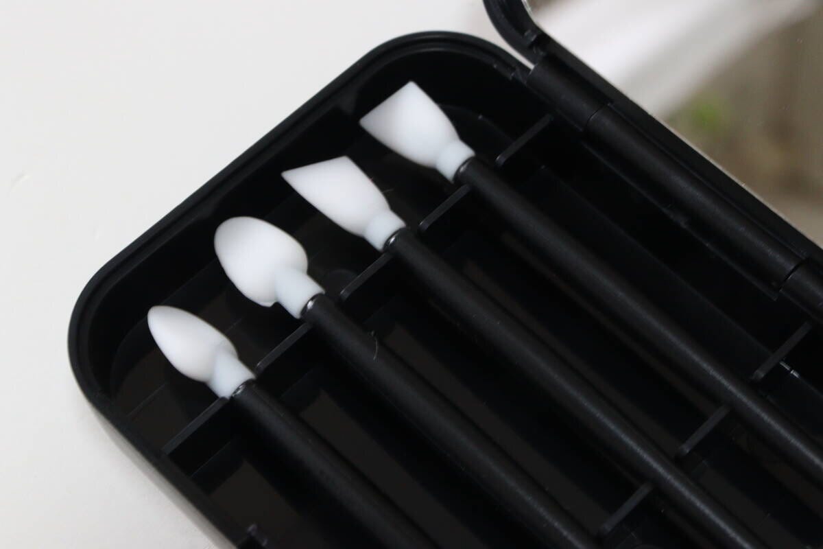 ダイソー　シリコーンメイクブラシセット　ブラシの内容