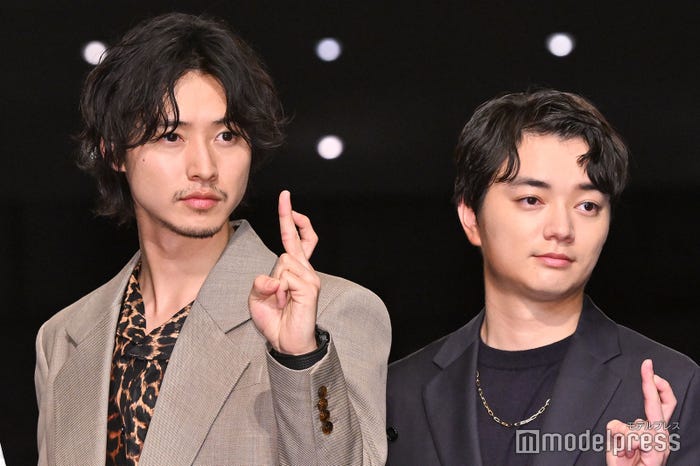 山崎賢人、染谷将太(C)モデルプレス