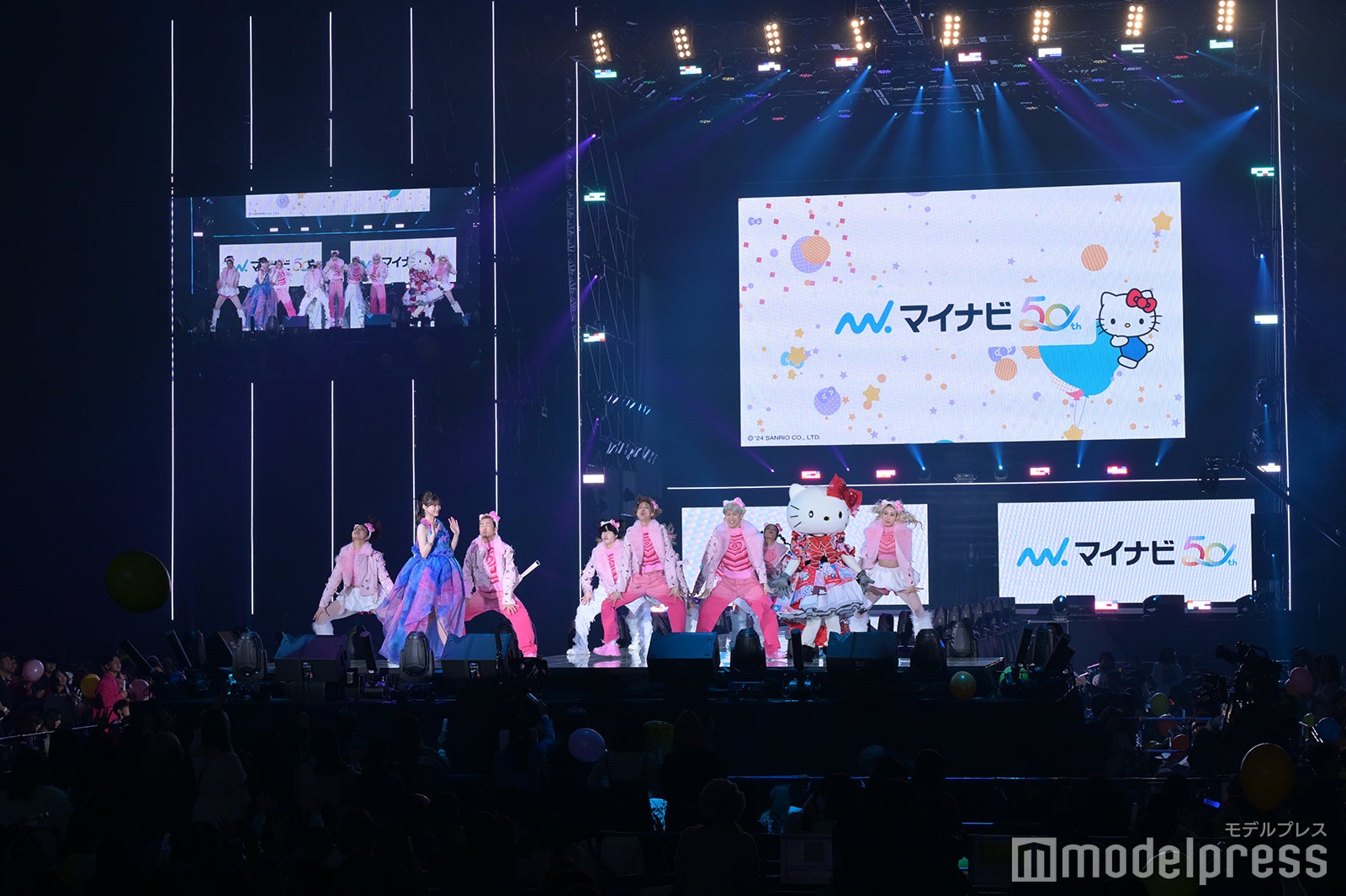 笑顔で手を振る生見愛瑠（C）モデルプレス