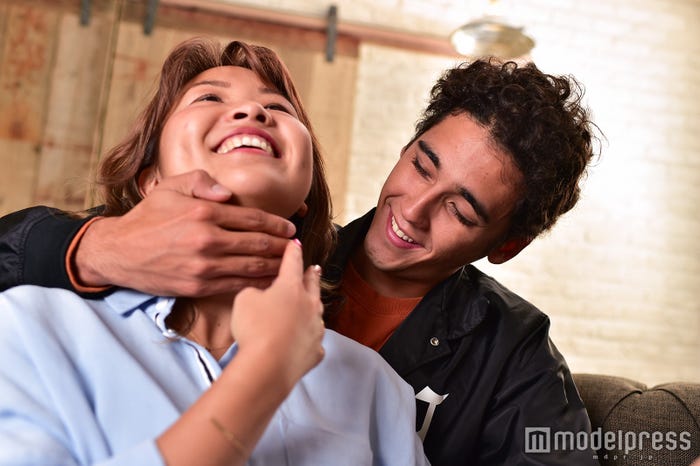 ラブラブっぷりにスタッフも幸せ気分でした/澁澤侑哉、エビアン・クー(C)モデルプレス