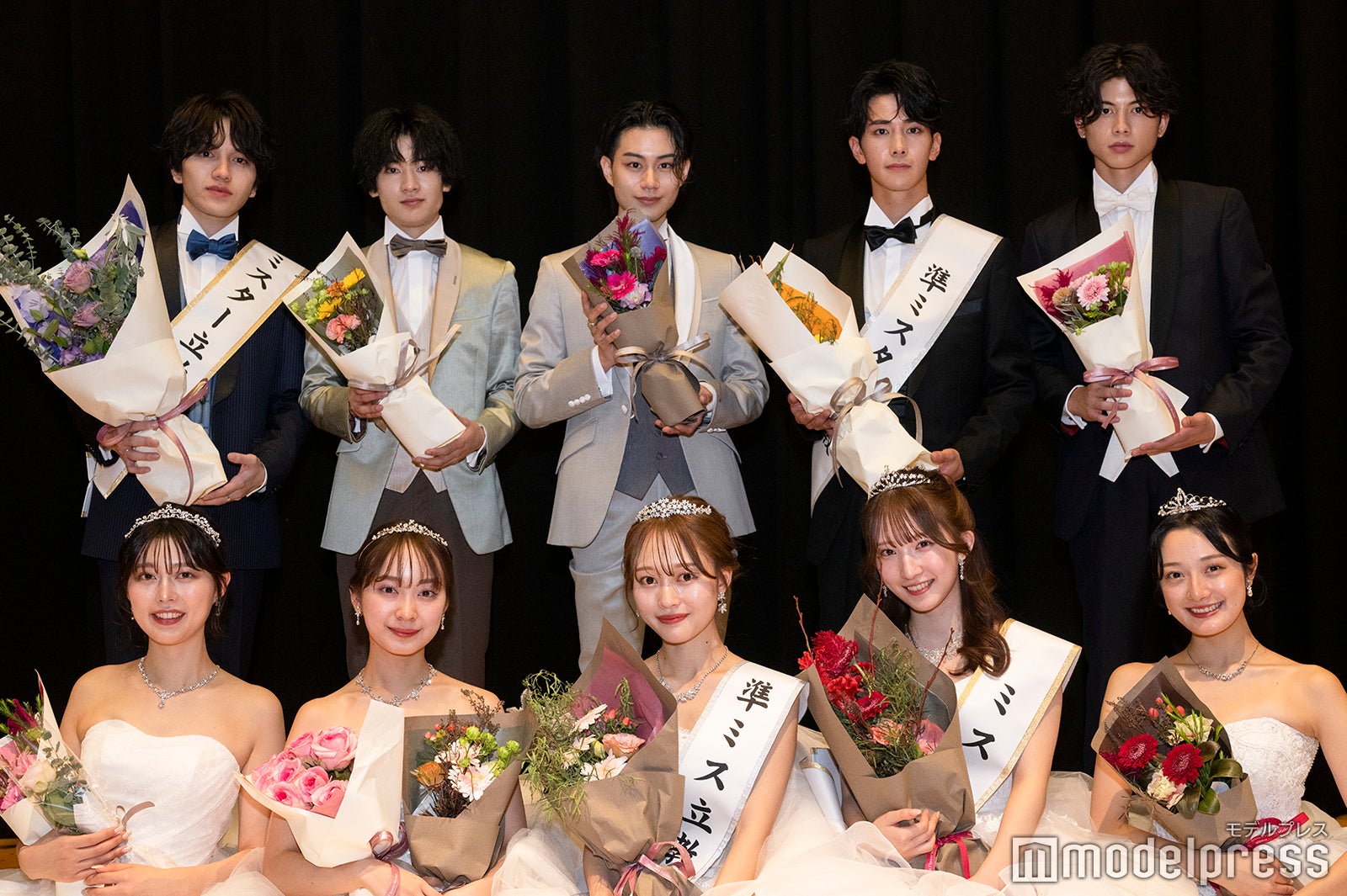 （後列左から）菅原懐生さん、岡部夏央さん、浅間力輝さん、和田孝太郎さん、黄兆銘さん（C）モデルプレス／（前列左から）後藤千乃さん、山本莉子さん、河邊仁紀さん、橋本華歩さん、押味桐ゑさん（C）モデルプレス