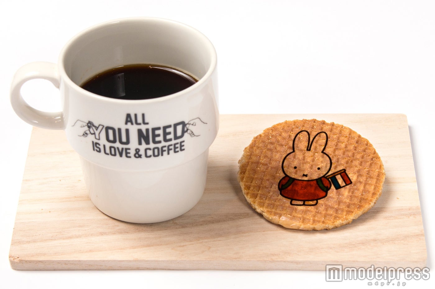 「HOT コーヒー ミッフィーのプリント入りストロープワッフル付き」￥880／画像提供：パルコ