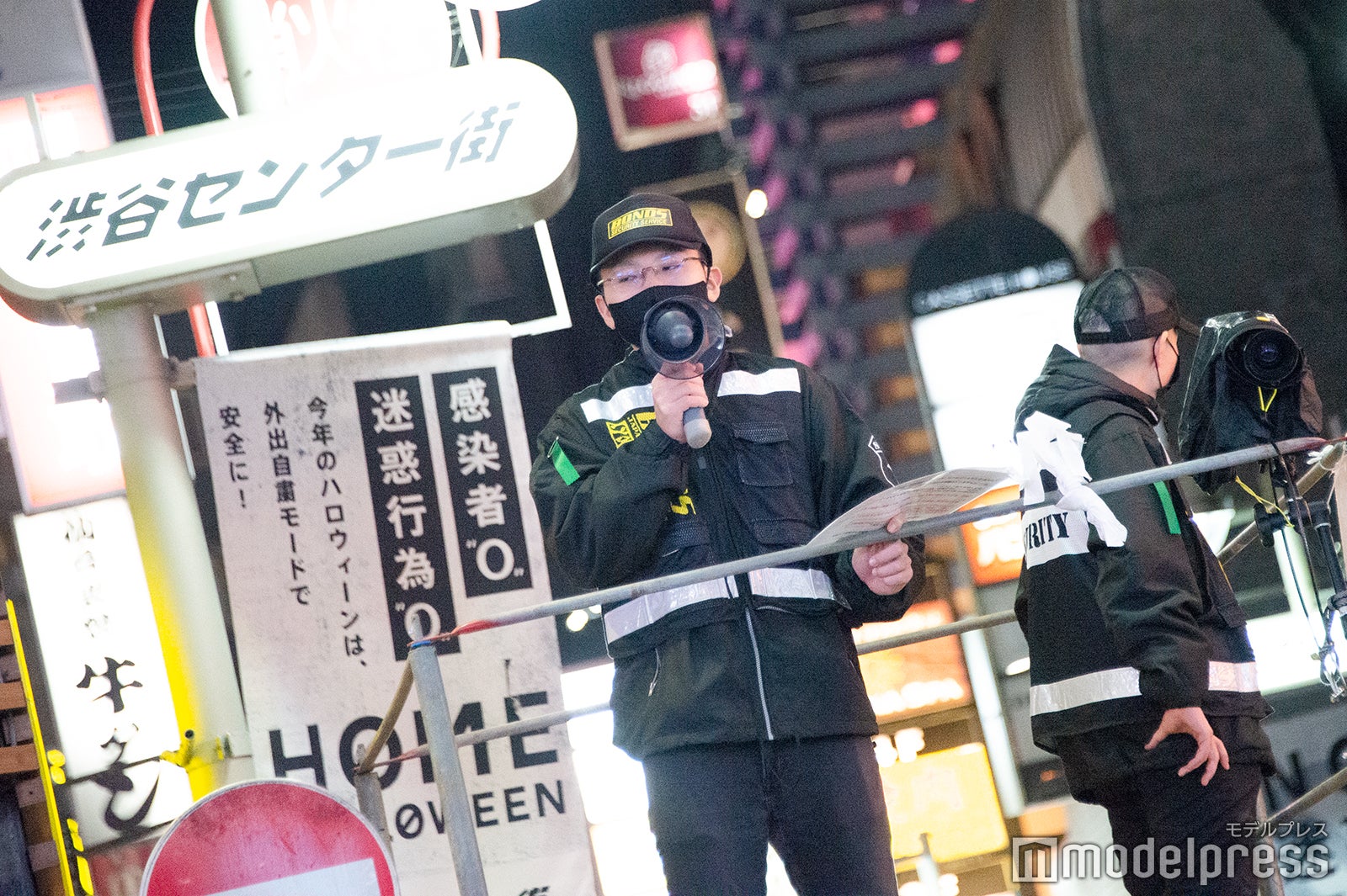 各所で警察官が呼びかけ （C）モデルプレス