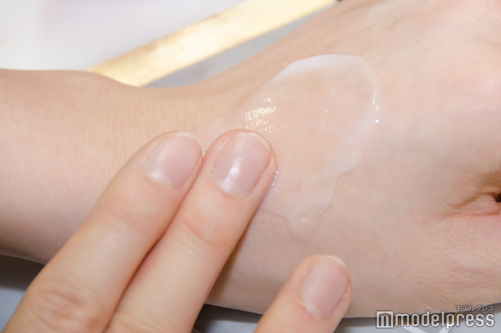 肌なじみのよさも魅力（C）モデルプレス
