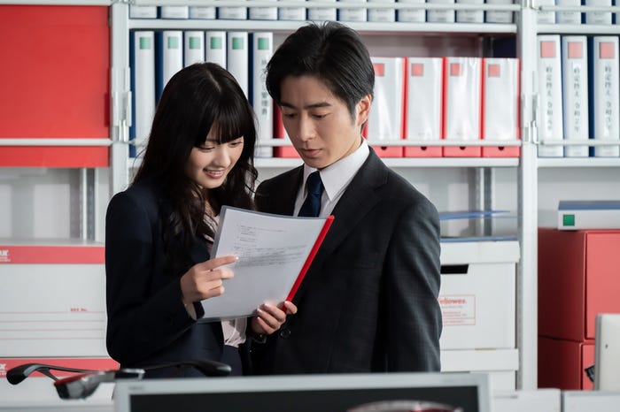 鶴嶋乃愛、村井良大/第1話(C)「あなたは私におとされたい」製作委員会・MBS