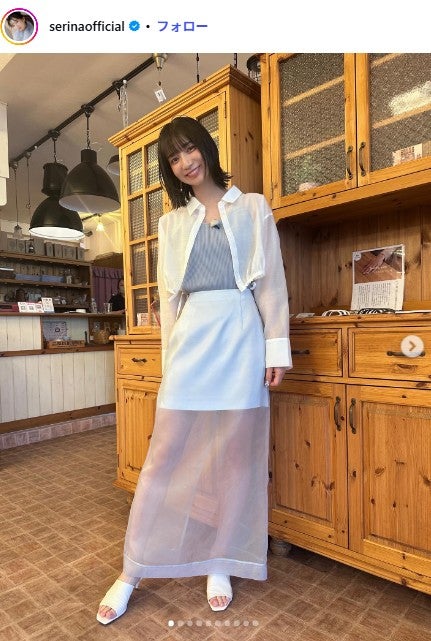 芹那、ミニ丈フリル衣装からほっそり美脚輝く「スタイル抜群」「オーラ全開」の声