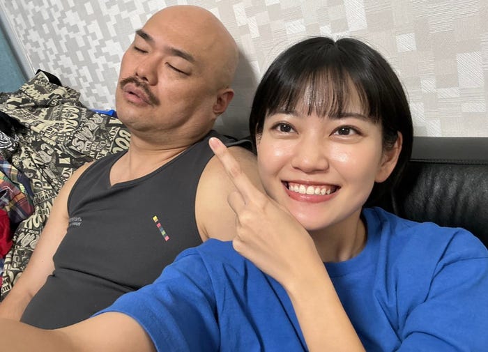 クロちゃん、真剣交際中の美女・リチとの結婚宣言 話題の濃厚キスは「もっとしてた」 - モデルプレス