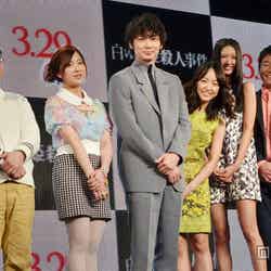 （左から）中村義洋監督、小野恵令奈、綾野剛、井上真央、菜々緒、ダンカン