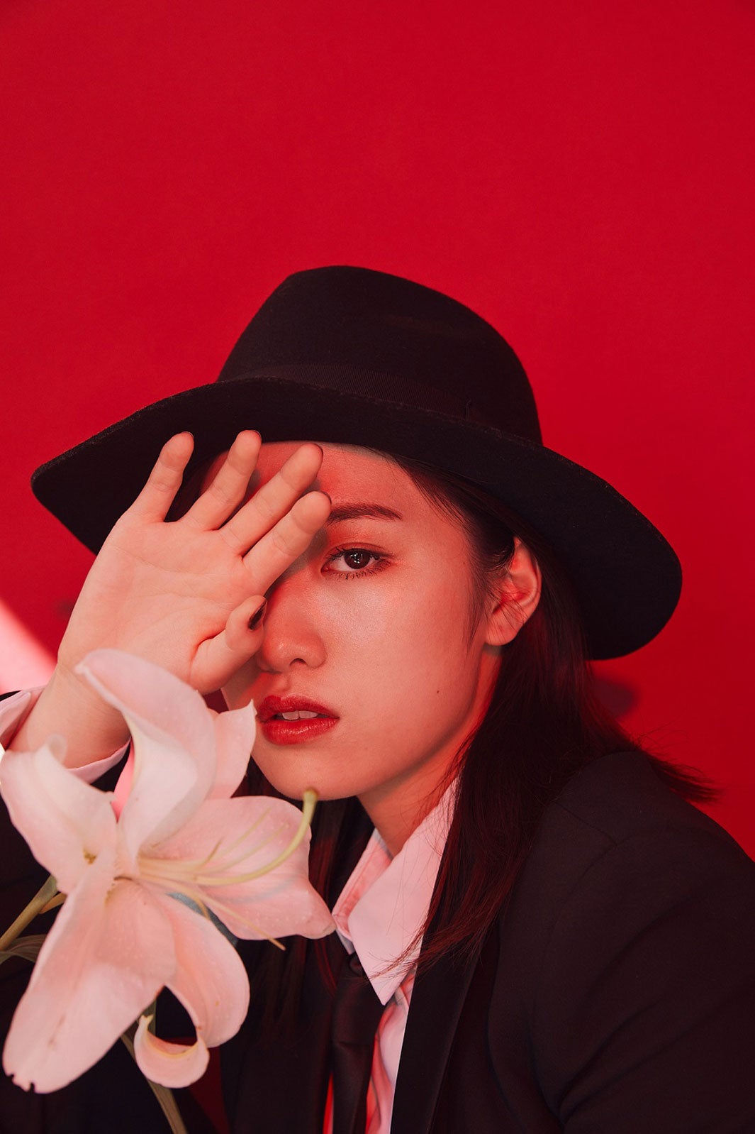 工藤遥、スーツ着用の男装姿披露 デビュー10周年を振り返る