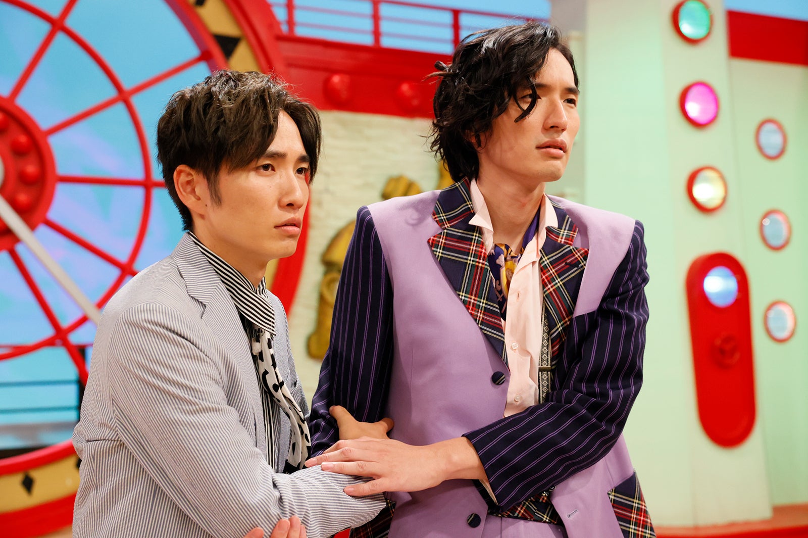 洲崎貴郁、鈴之助（C）カンテレ