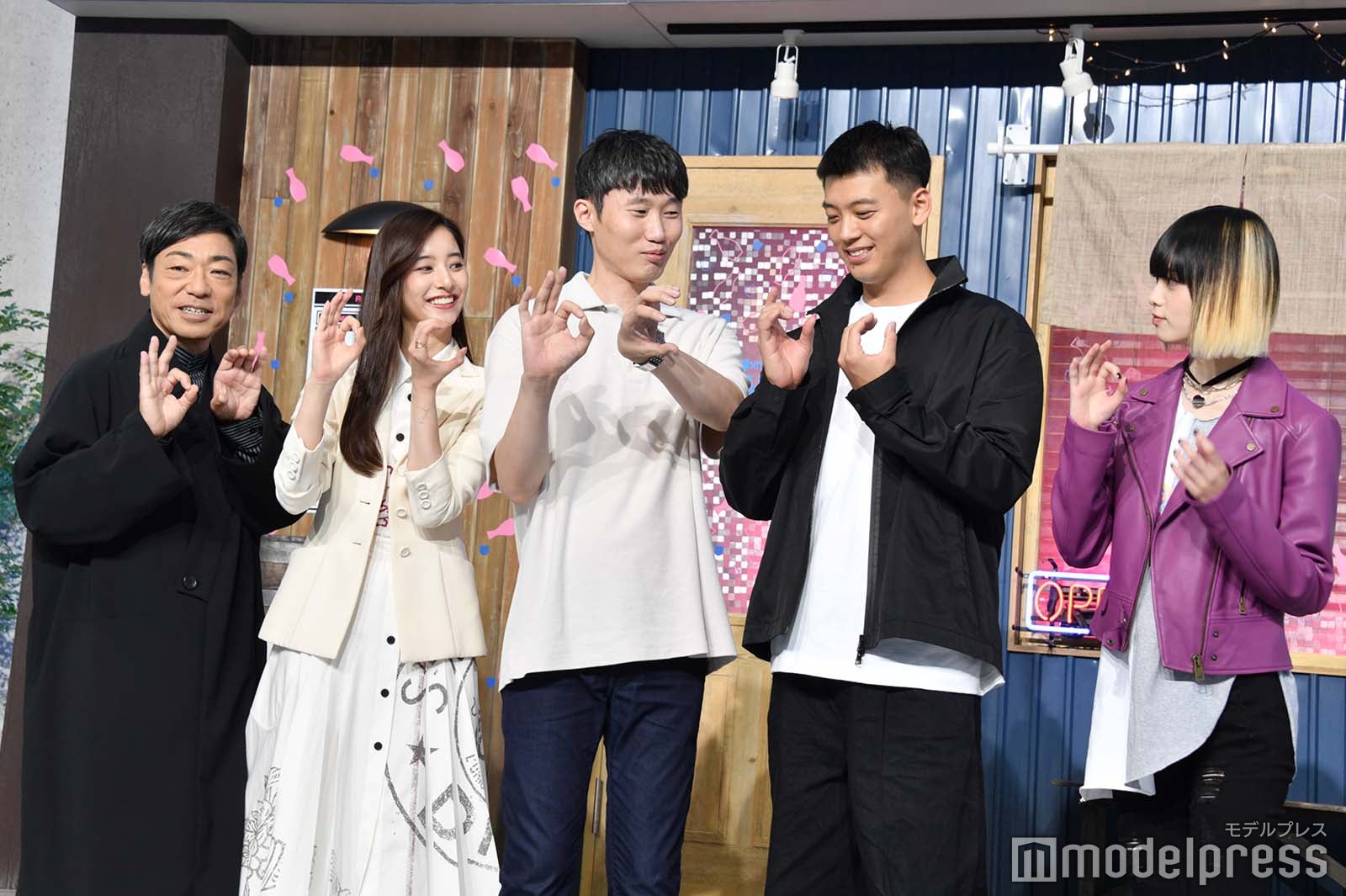 香川照之、新木優子、チョ・グァンジン氏、竹内涼真、平手友梨奈 （C）モデルプレス