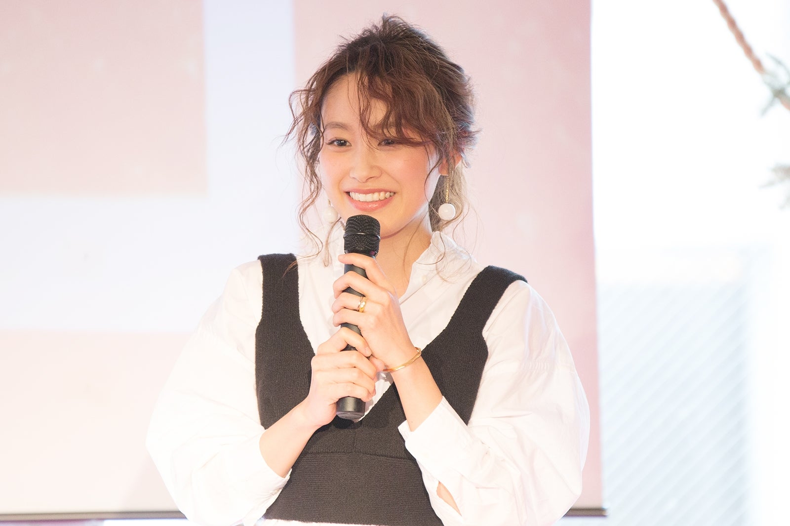 高橋愛、告白した“中毒”に女子100人が共感（画像提供：タビオ）