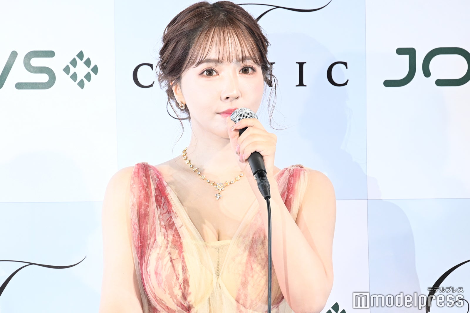 三上悠亜（C）モデルプレス