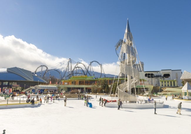 富士山をバックにスケーティングが楽しめる／画像提供：