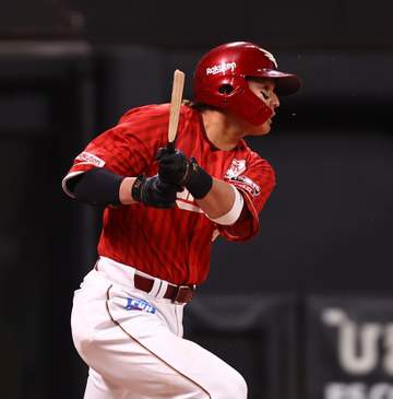 楽天・黒川が連敗ストップの執念決勝打「気持ちで持っていった」 3安打猛打賞で勝利に貢献