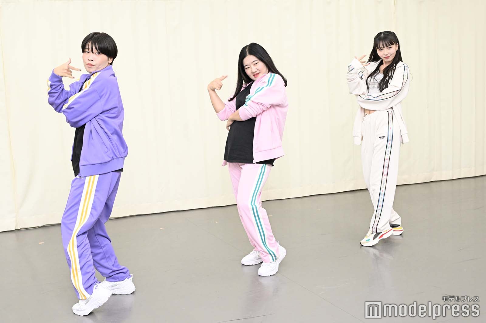 （左から）まひる、よしこ、川口ゆりな（C）モデルプレス