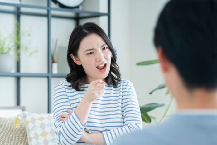 男性が結婚を後悔したこと5:上から目線な態度を取られる時