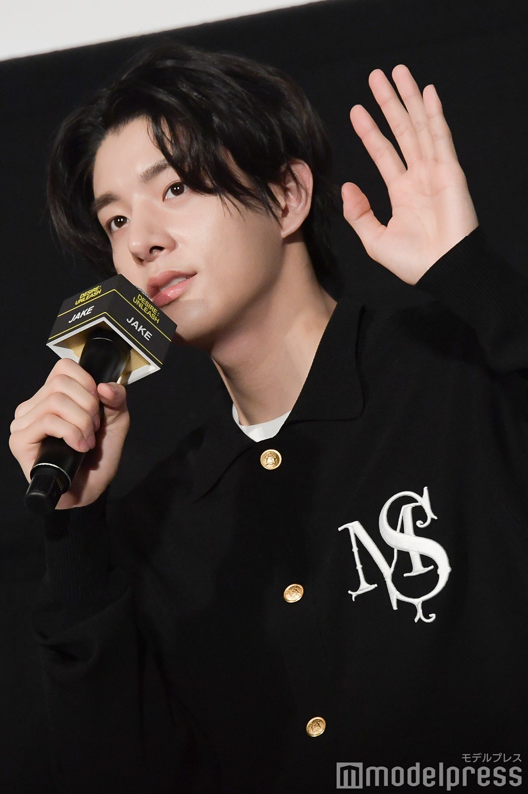 ファンに何問正解したか尋ねるJAKE（ジェイク）（C）モデルプレス