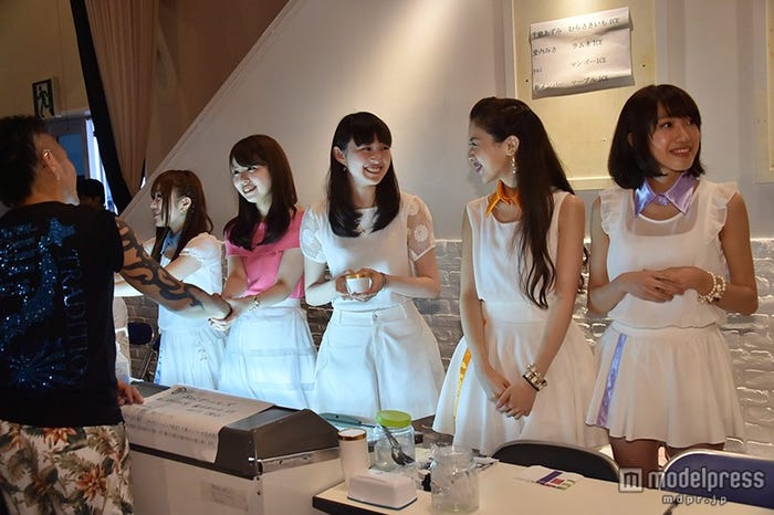 新メンバーも加入直後からフード物販/Re:ガールズ