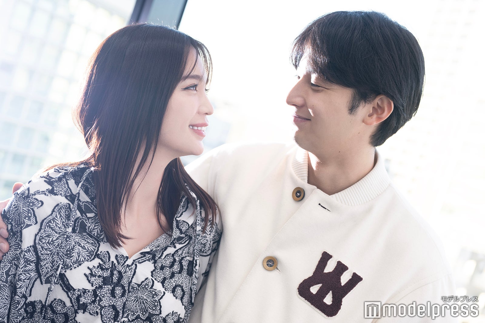 矢ヶ部初音、高崎凌（C）モデルプレス