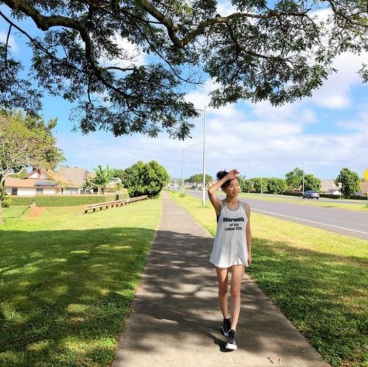 小島瑠璃子、美脚ショット披露「スタイル最強」「変わらず綺麗」と反響