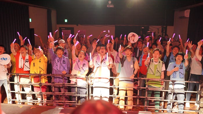 ChamJamの“オタク”たち/「推しが武道館いってくれたら死ぬ」第4話より(C)A/T,O・A