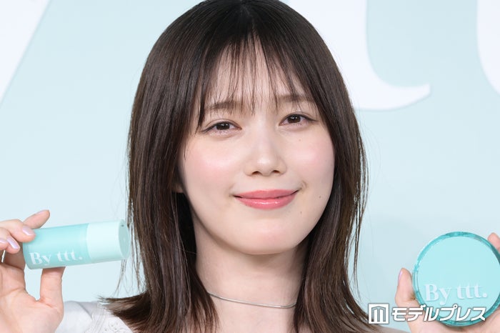 本田翼、美背中際立つ衣装で登場 美肌の秘訣明かす