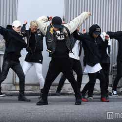 EXILE TRIBEメンバーがド派手ダンスでを披露する（C）NH Project