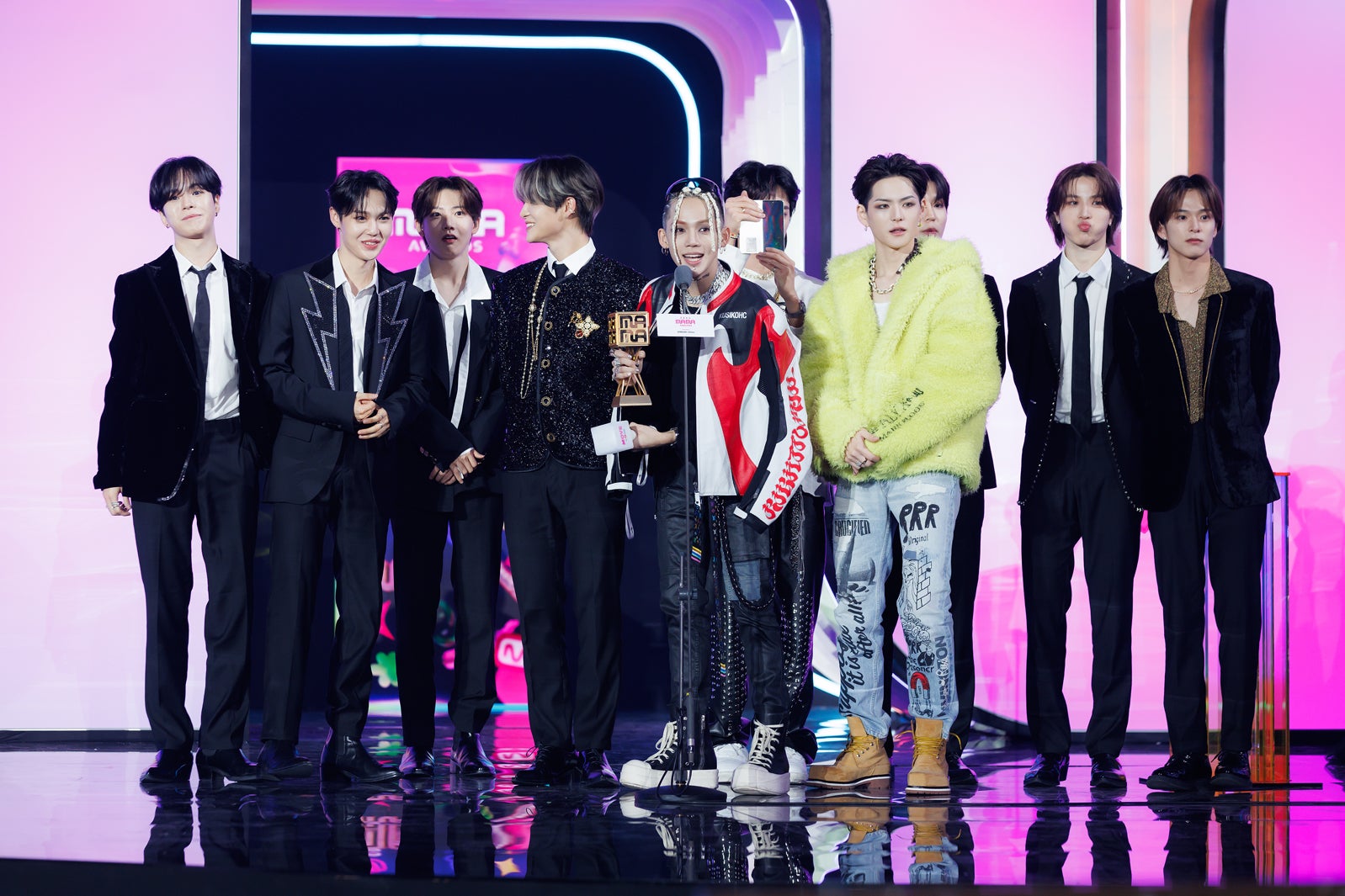 TREASURE（C）CJ ENM Co., Ltd, All Rights Reserved