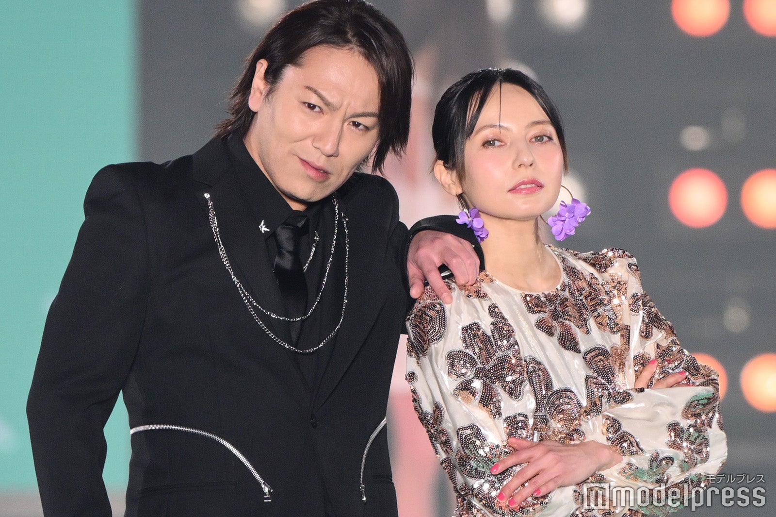 狩野英孝＆ベッキー「関コレ」シークレット登場 ABEMA「チャンス学校チェンジ科」発・美女ユニット「CHANCE GALs」がMIMIIROSEと日韓コラボパフォーマンスで会場盛り上げる【関コレ2025S/S】