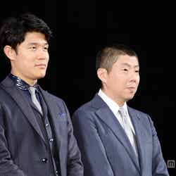 生田斗真が登壇した舞台挨拶の様子（左から）鈴木亮平、荒川良々