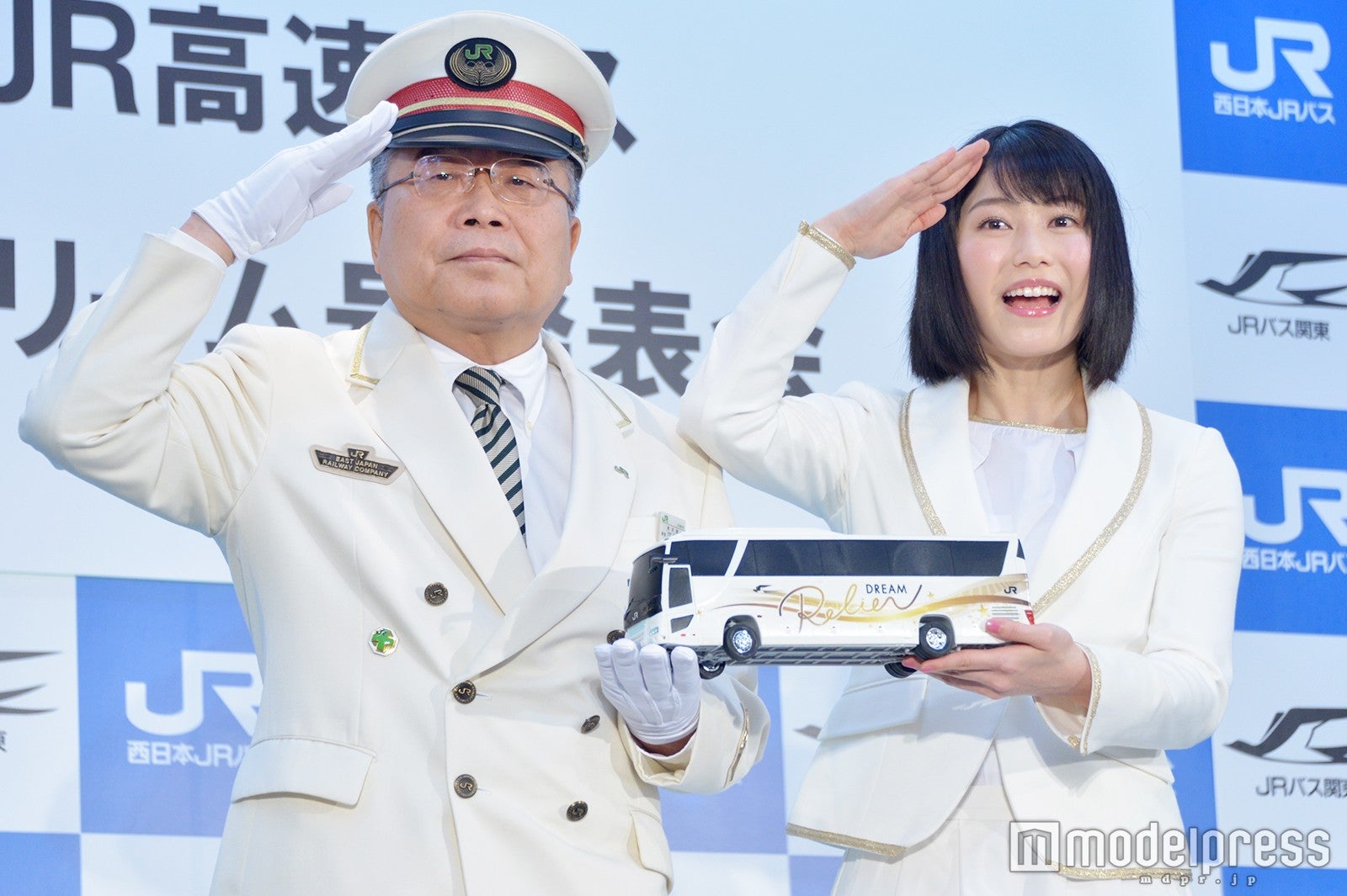 横山由依（右）（C）モデルプレス