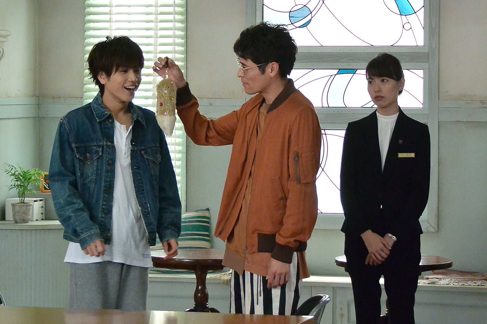 岩田剛典、佐藤隆太、戸田恵梨香／「崖っぷちホテル！」第7話より（C）日本テレビ