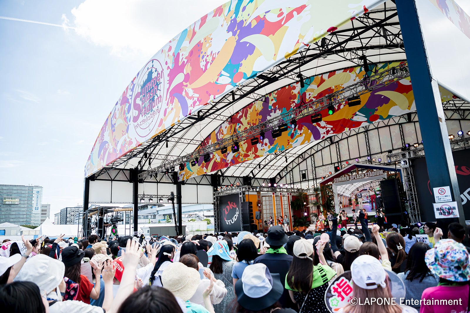 INI「めざましライブ」より（C）LAPONE Entertainment