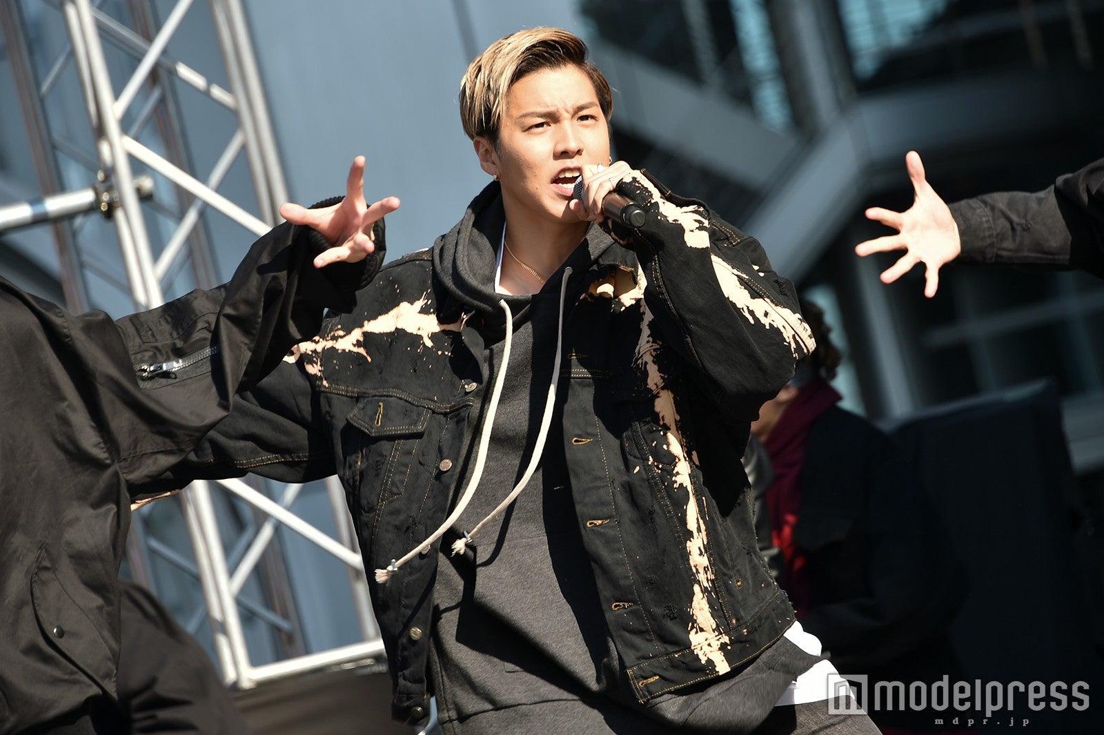 ボーカルのRIKU（C）モデルプレス