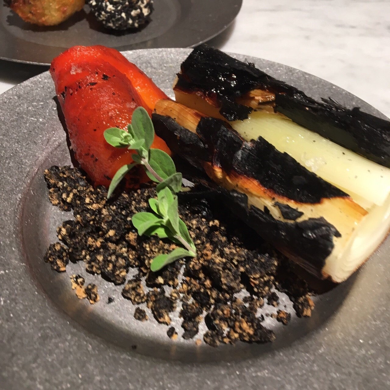 長ネギとパプリカのロースト／画像提供：株式会社フードリンクグループ