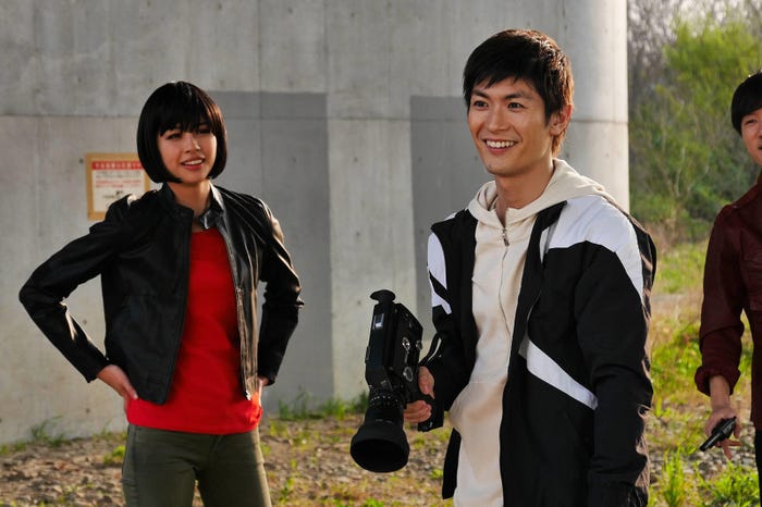 佐久間由衣、三浦春馬 (C)フジテレビ