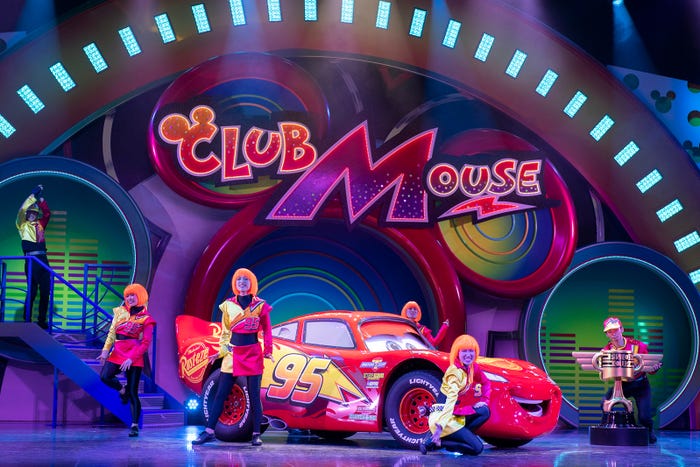 “スペシャルゲスト”としてライトニング・マックィーン登場/「クラブマウスビート」(C)Disney