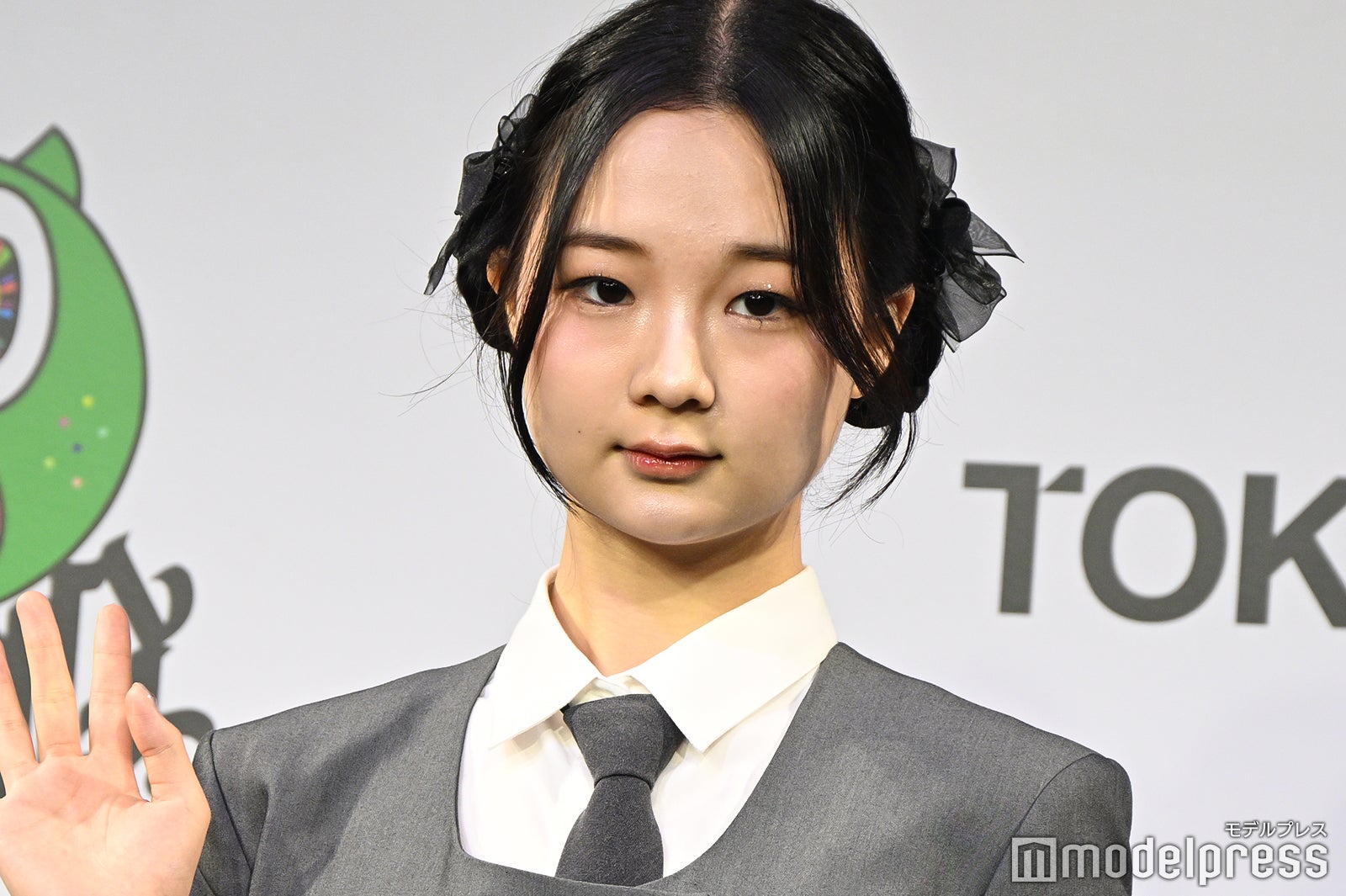 ガウン（C）モデルプレス