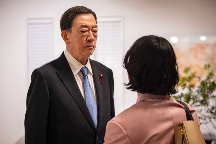 坂東彌十郎、黒木華「銀河の一票」第1話(C)カンテレ・フジテレビ