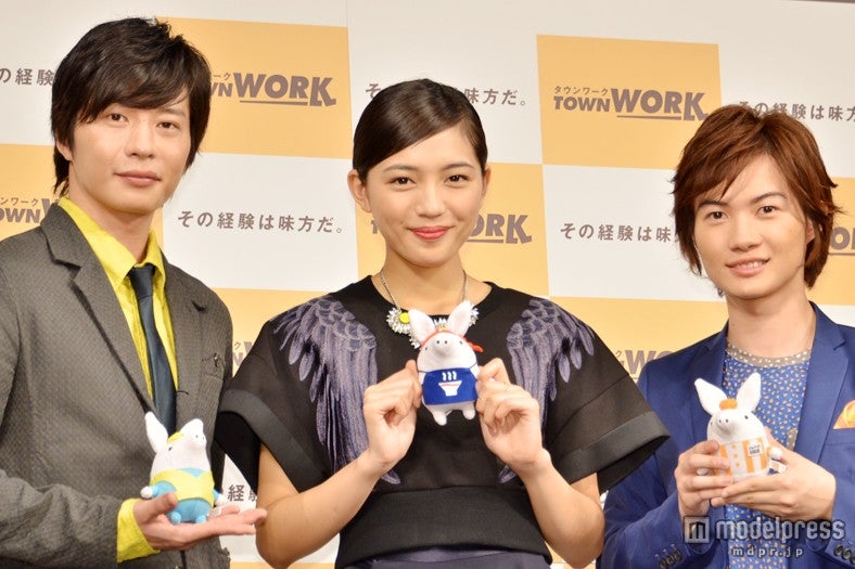  田中圭、川口春奈、神木隆之介（左から）