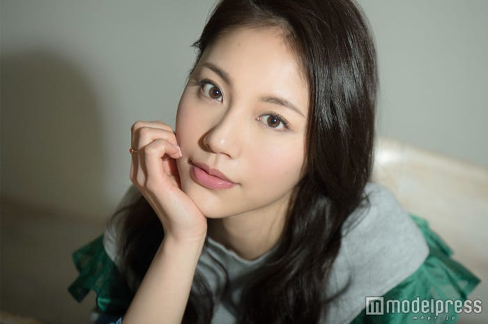 水沢エレナ(C)モデルプレス