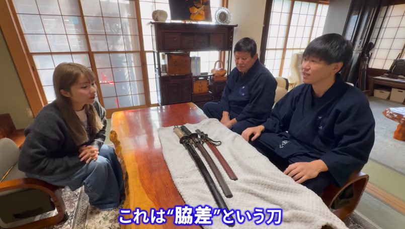築100年古民家から日本刀3本!女性YouTuberが発見した500年前の刀の運命