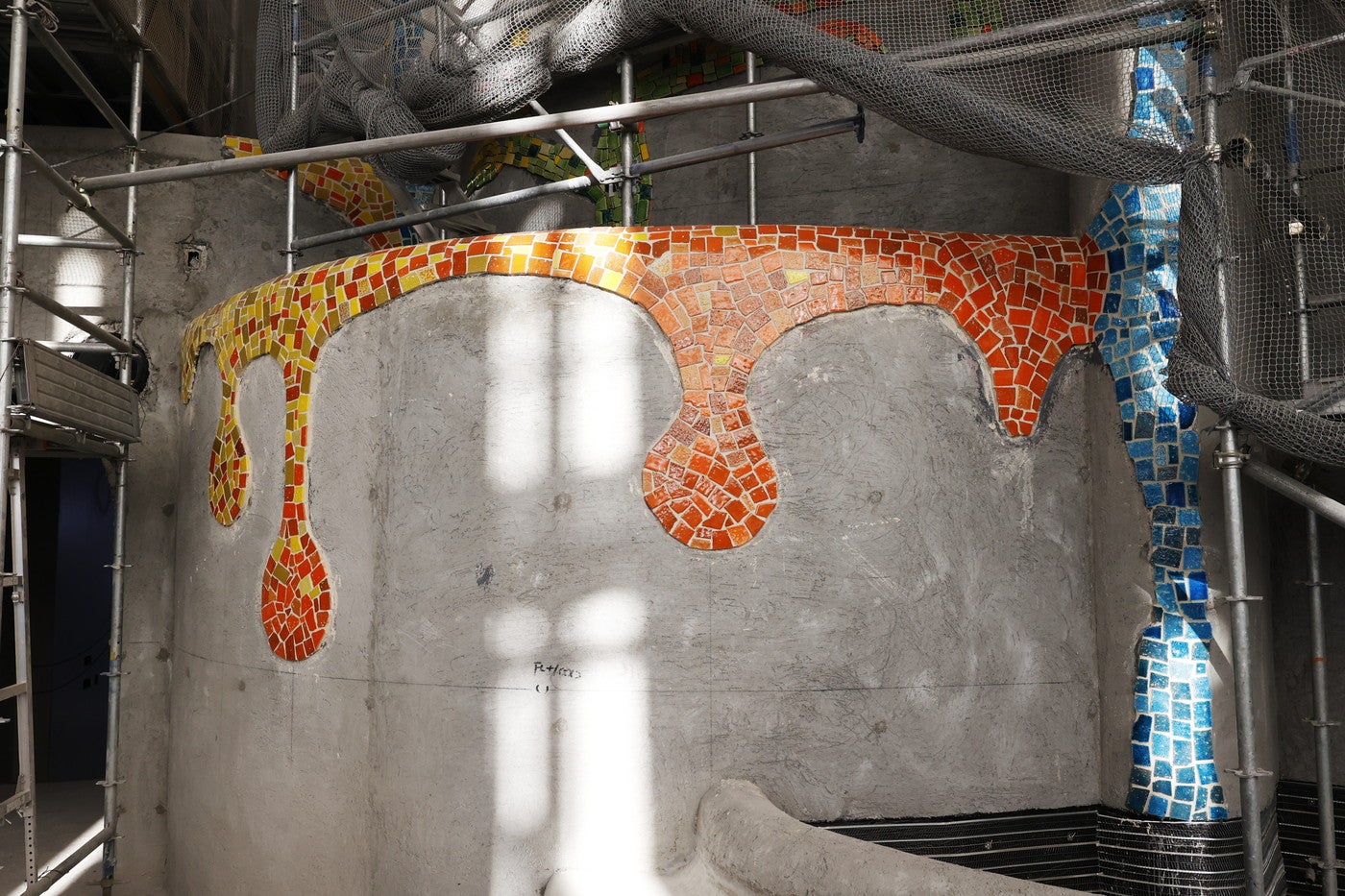 ジブリの大倉庫工事現場（C）2022 Studio Ghibli