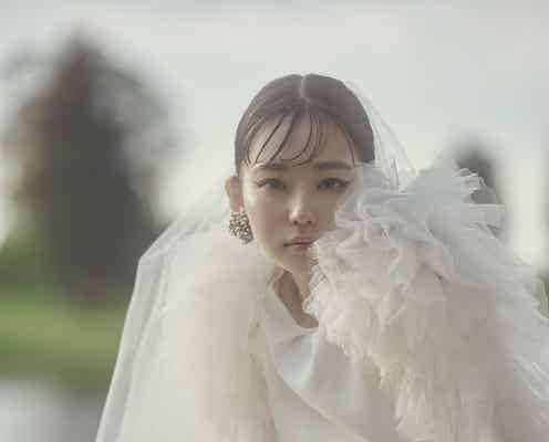 山田杏奈、純白ウエディングドレス姿披露 理想の結婚式明かす