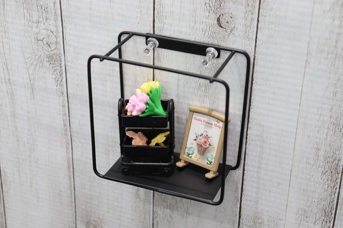 アイアン壁掛けインテリア収納（正方形）　壁に取り付け